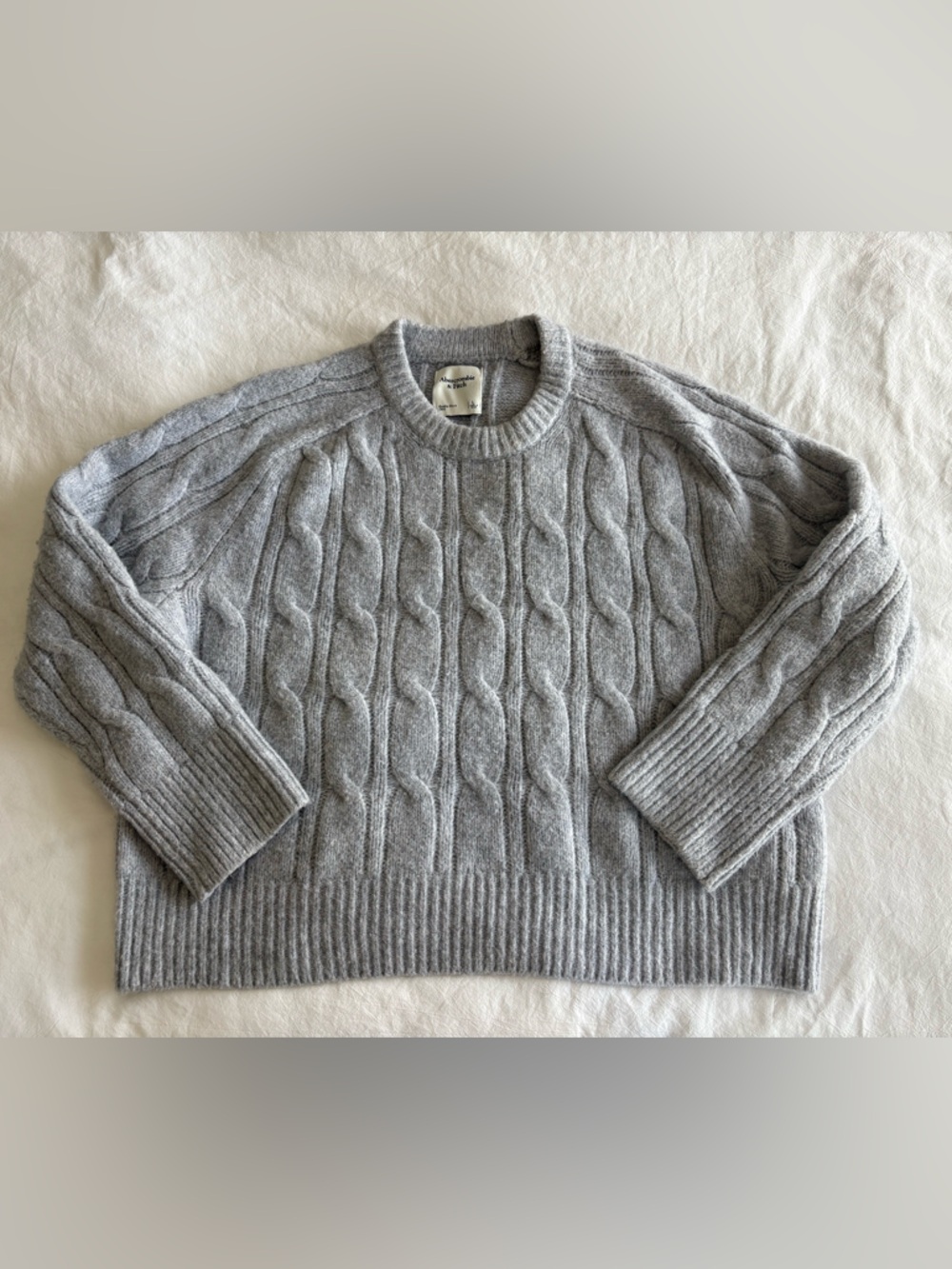 Abercrombie & Fitch Light Gray Cable Crewneck Sweater